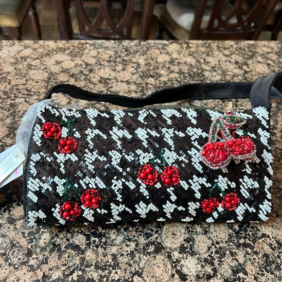 Chic Black and Red Beaded Shoulder Bag - Picture 1 of 3